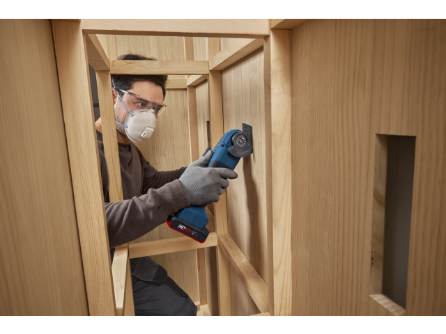 Akumulatorsko multifunkcijsko orodje Bosch GOP 18V-30 v kovčku, 06018G3001